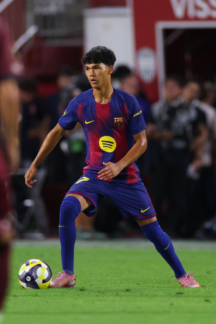 开云APP下载-记者：切尔西、曼城和多特有意巴萨小将德罗，球员预计冬窗离队