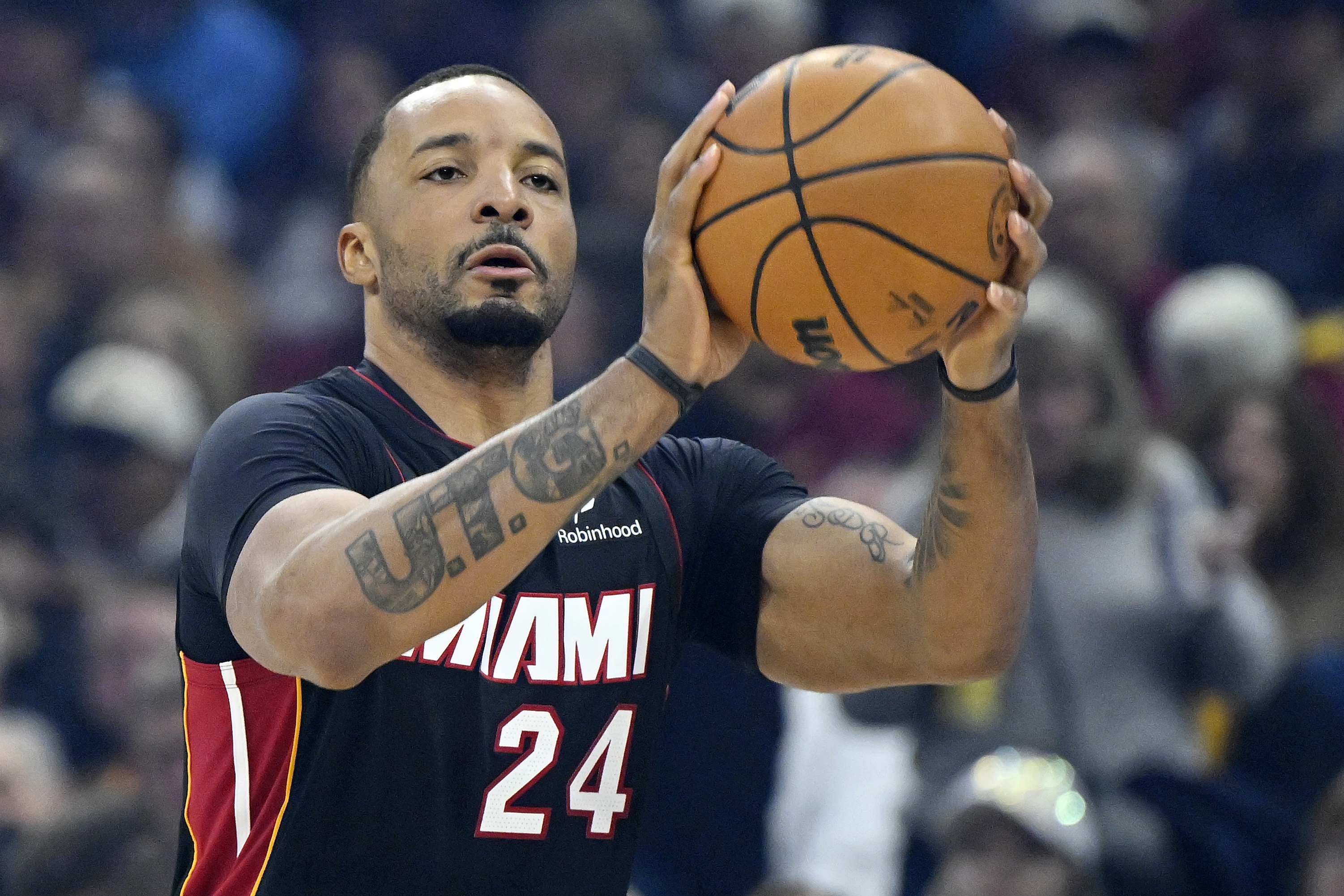 手机客户端-热火迎战76人 鲍威尔缺阵 维金斯&amp;哈克斯&amp;希罗出战